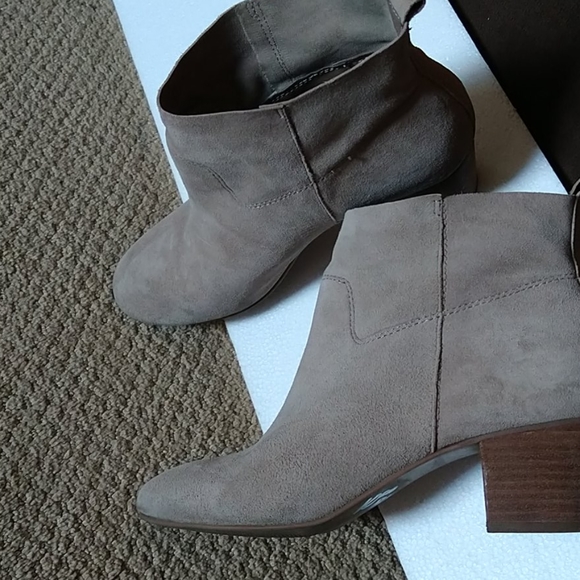 Steve Madden Shoes - Steve Madden suede graysi booties.